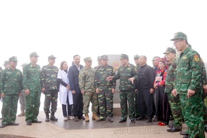 Top officials visit A Pa Chải landmark in Điện Biên Province