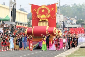 'People join preliminary celebration for the 70th anniversary of the Điện Biên Phủ Victory
