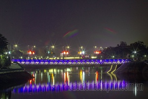 'French Partner Hands Over Mường Thanh Bridge Lighting System
