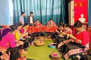 Traditional shoe embroidery boosts income and culture in Điện Biên