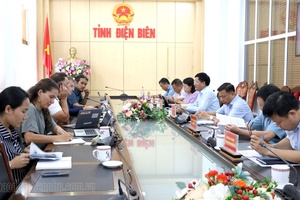 Province’s Chairman Lê Thành Đô works with AFD delegation