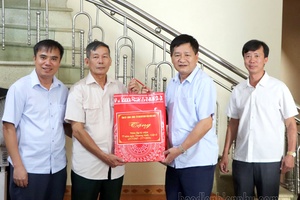 Điện Biên leader visits local war invalids