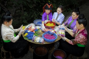 Five-coloured sticky rice: A Vibrant Symbol of Thái Culture and Heritage