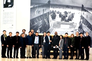 Điện Biên delegation visits Caen Memorial Museum in France