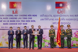 Điện Biên honoured with medals and orders of friendship from the Lao Government