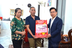 'Điện Biên leader cares for policy beneficiaries in Điện Biên Phủ City