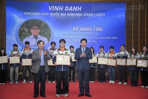 Outstanding students and teachers honored for winning prizes in national-level competition