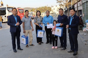 Điện Biên Province takes care of needy workers returning home for Tết