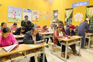 A special class in Cà Là Pá Hamlet