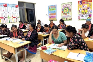 'Literacy class in remote area of Mường Chà