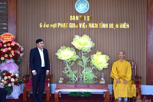 Provincial Party Secretary Trần Quốc Cường extends Vesak greetings to local Buddhist community