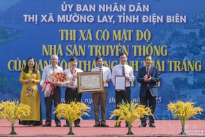 Mường Lay sets national record for traditional white Thái stilt houses