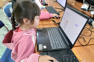 'Closely mornitoring children in digital age