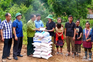Humanity shines through in the wake of deadly floods in Điện Biên