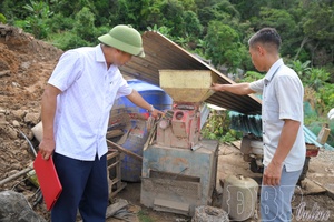 Tìa Dình works to restore normal life after devastating floods