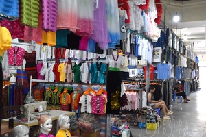 Traditional markets struggle to survive in the age of e-commerce