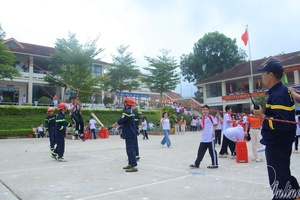 Over 1,400 people take part in firefighting and rescue drills
