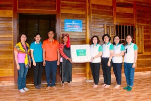 Accompanying women in border areas