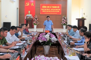 Chairman of the provincial People’s Committee Lê Thành Đô works in Si Pa Phìn commune