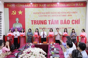 'Press Center for 15th provincial Party Congress opens
