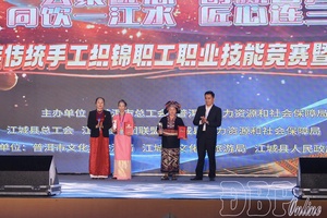Điện Biên’s Lao brocade weaving craft wins second prize at skills competition in China