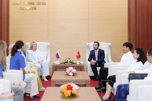 Provincial Party chief meets Saint Petersburg delegates