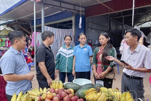 Nà Bủng makes efforts to push back child marriage