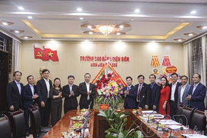 Provincial Party Chief visits Điện Biên College on Vietnamese Teachers’ Day
