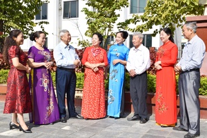 Promoting role of retired teachers in new period