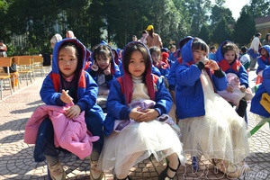 Bringing warm clothes to Điện Biên’s highland students