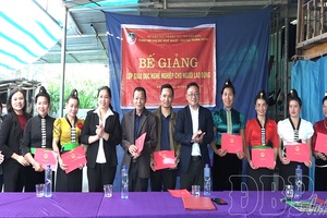 Handing “fishing rod” to rural laborers