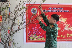 Tết of border guards at Huổi Máy border point