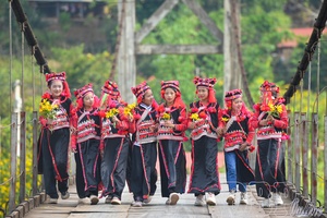Celebrating Khụ Sự Chà festival
