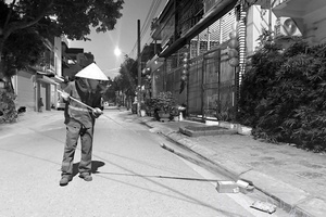 'The sound of bamboo brooms on winter nights