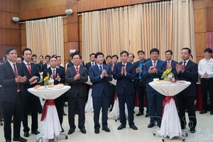 Standing Board of Điện Biên Party Committee meets with local agencies