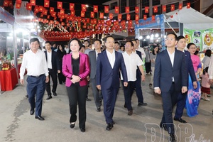 Deputy PM Phạm Thị Thanh Trà visits Mường Thanh Walking Street