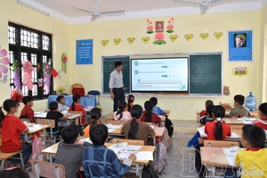 Digital tools light up classrooms in Điện Biên