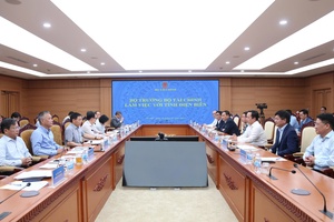 Điện Biên leaders work at Ministry of Finance