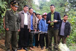 “Special eyes” amidst vast forest during dry season