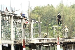 Addressing construction labor scarcity for multi-level school projects