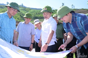 Provincial Party Secretary Trần Tiến Dũng surveys agricultural production area and wind power zone