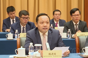 Secretary of Điện Biên provincial Party Committee meets with Yunnan counterpart
