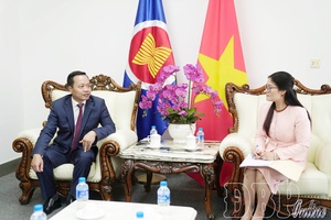 Secretary of the Điện Biên provincial Party Committee Trần Tiến Dũng meets with Consulate General of Việt Nam in Kunming