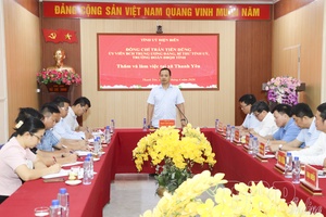 Provincial Party Committee Secretary Trần Tiến Dũng works with Thanh Yên commune