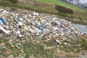 Need to end garbage dumping on Nậm Rốm Great Irrigation System canal