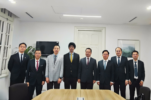 Provincial Party Secretary Trần Tiến Dũng works with Singapore Embassy in Vietnam