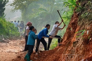 Tìa Dình ensures traffic during rainy season