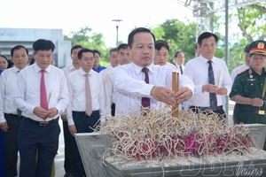 Điện Biên leaders offer incense in tribute to heroic martyrs