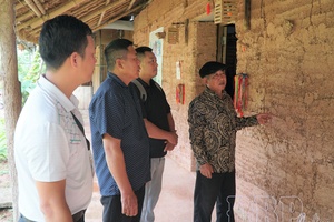 Those leading way at foot of Khoang La San Mountain (Part 1)