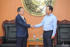 Provincial Party Secretary Trần Tiến Dũng receives CT Group delegation